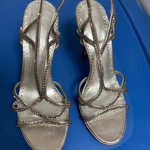 Women’s heels. Size 6 - Picture 2 of 4